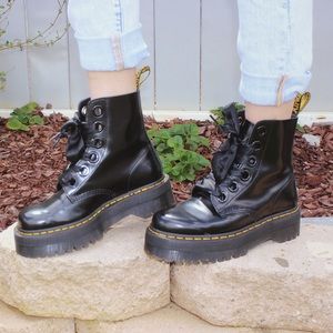 dr martens molly platform boot